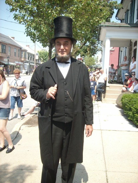 portrays Lincoln